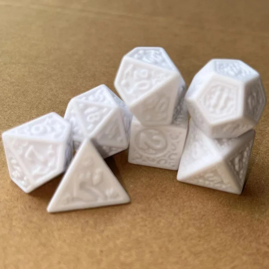 7cs/lot Polyhedral Dice Numbers of D4 D6 D8 D10 D% D12 D20 D&D Dice Set Multi-sided DND RPG TRPG Entertainment Table Games Dice